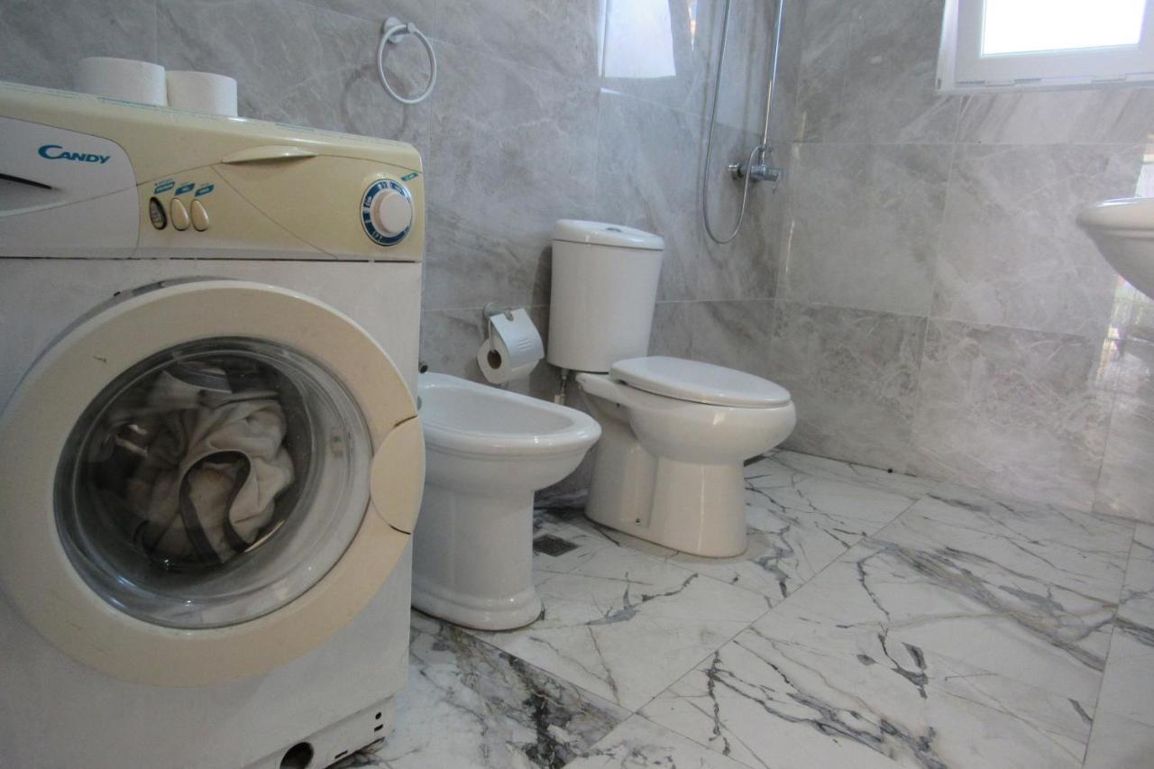 Elbasan Backpacker Hostel Екстер'єр фото