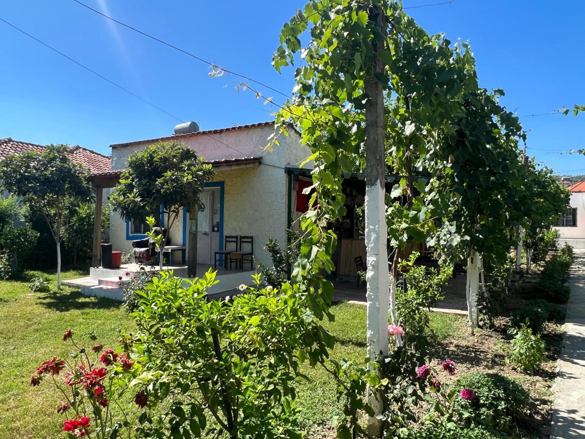 Elbasan Backpacker Hostel Екстер'єр фото