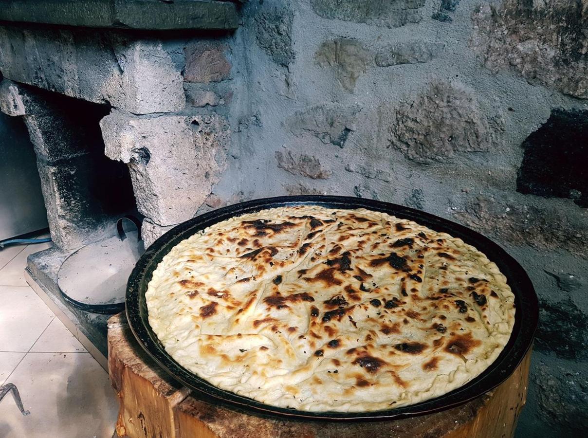 Elbasan Backpacker Hostel Екстер'єр фото